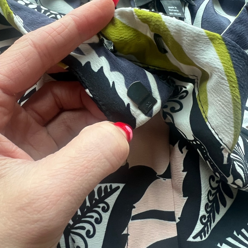 TOPSHOP Patterned Pleated Shorts - Picture 5 of 5